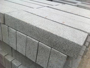 路側石